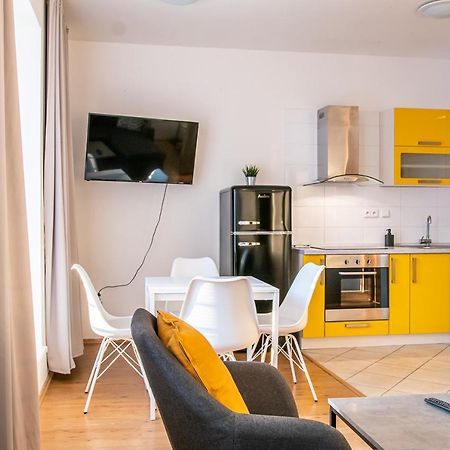 Yellow Apartment Ostrava Eksteriør billede