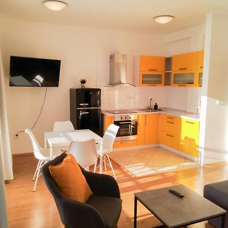 Yellow Apartment Ostrava Eksteriør billede