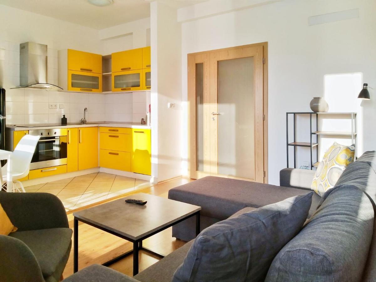 Yellow Apartment Ostrava Eksteriør billede
