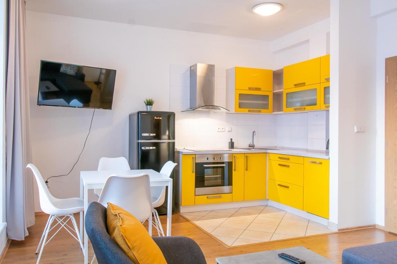 Yellow Apartment Ostrava Eksteriør billede