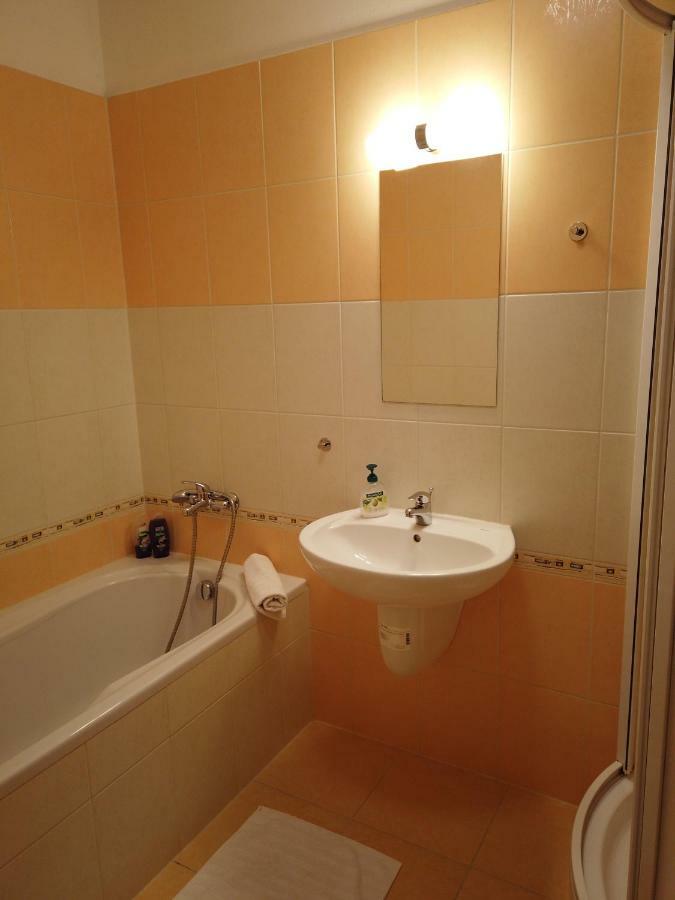 Yellow Apartment Ostrava Eksteriør billede